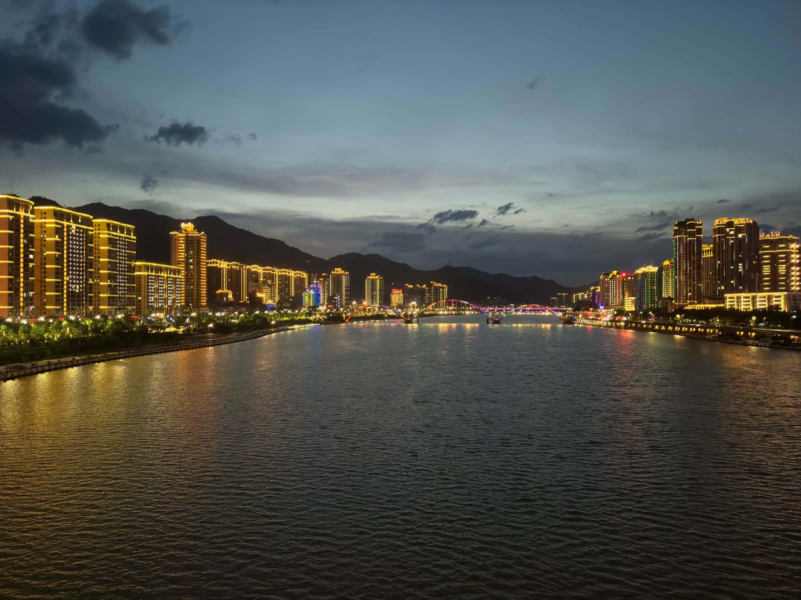 夜游太鹤湖 screen